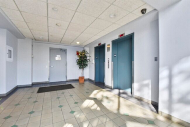 Building Photo - 750 Davol St