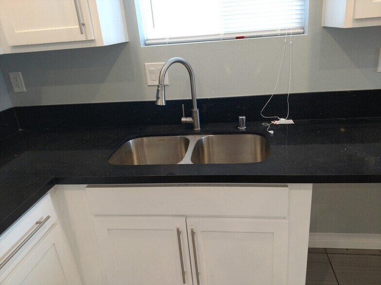 Building Photo - 3961 Halldale Ave