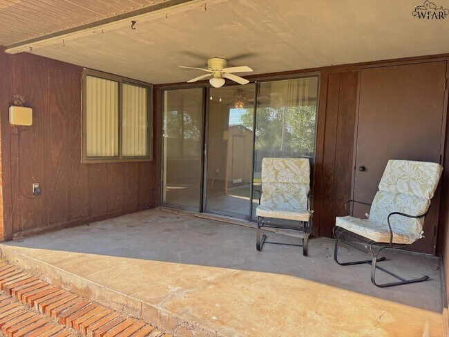Building Photo - 1513 Hursh Ave