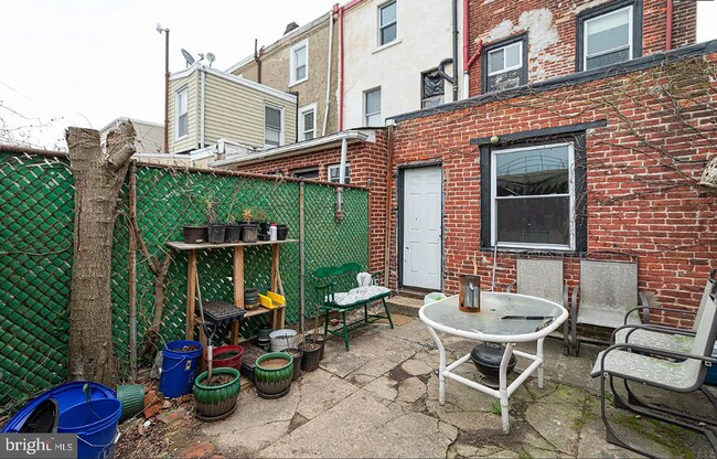 Building Photo - Spacious 4BR Home Steps from Frankford Ave | Private Patio + Tons of Natural Light