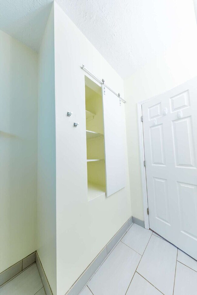 Building Photo - NOW AVAILABLE!  Charming East Nashville Bungalow for Lease!