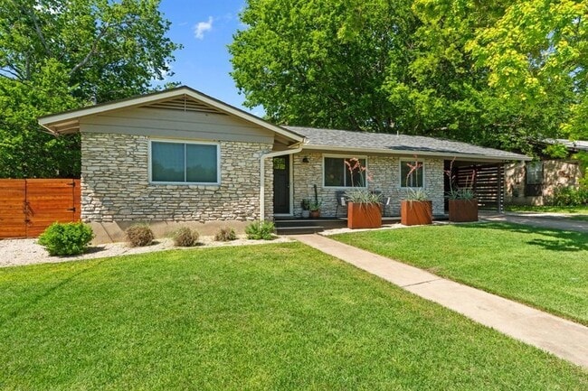 Building Photo - 3207 Carol Ann Dr