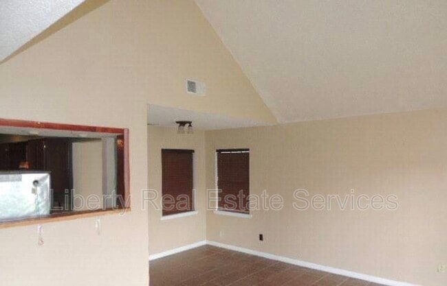 Building Photo - 925 Granger Dr