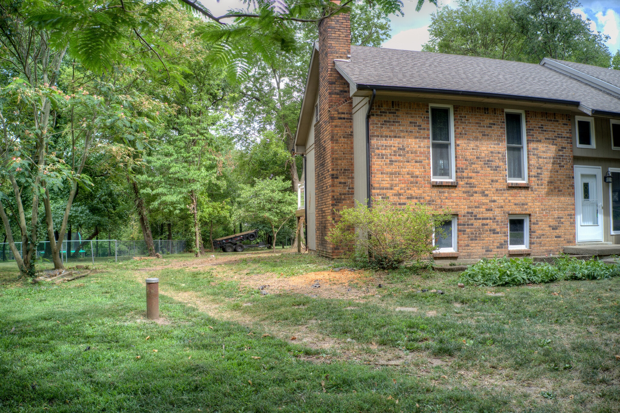 Side Yard - 202 Split Rail Dr