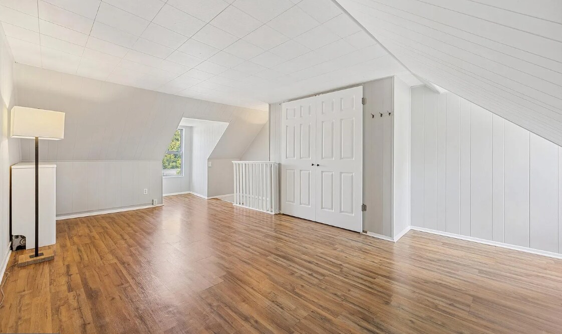 Building Photo - 108 Maple St