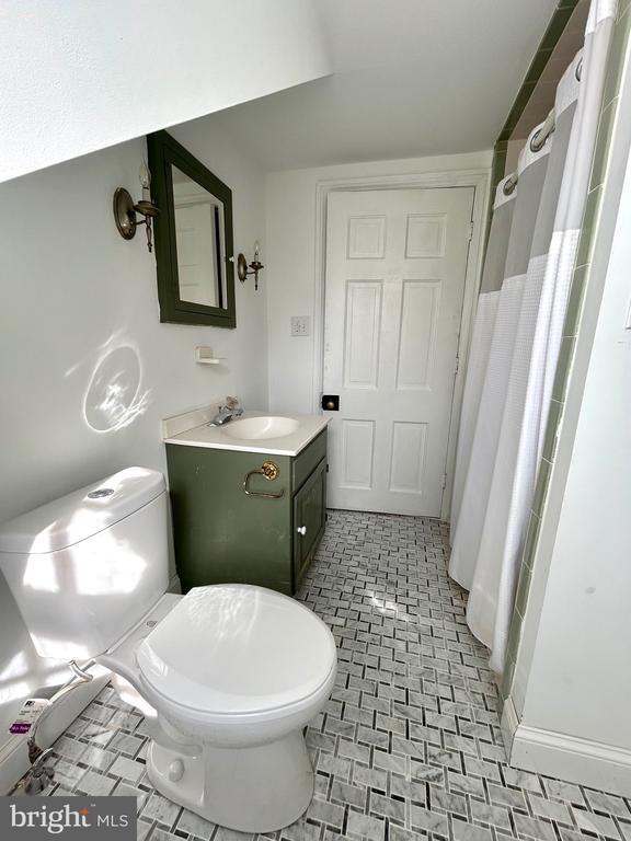 Building Photo - 571 N Newtown Street Rd