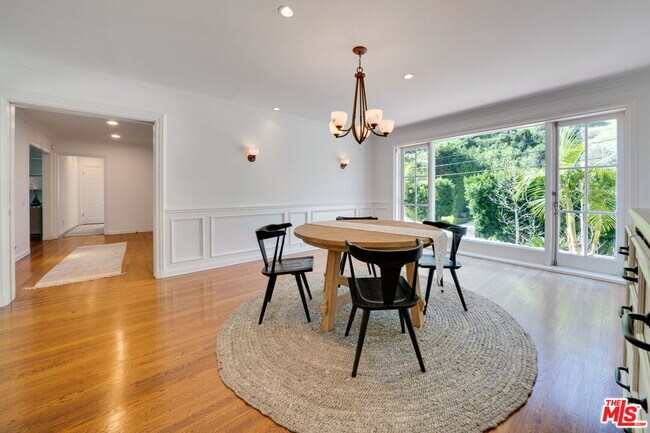 Building Photo - 2628 Mandeville Canyon Rd