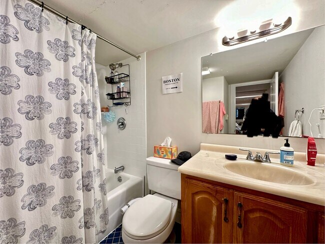 Building Photo - MODERN AND SPACIOUS MISSION HILL 4BED AVAILABLE SEPT 2026