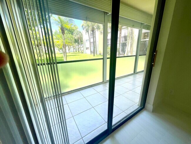 Building Photo - 5130 Las Verdes Cir