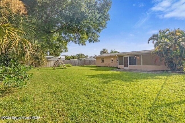 Building Photo - 1812 Oakwood Dr