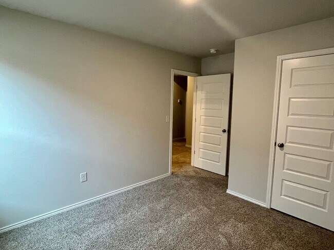 Building Photo - Newer Construction 4 Bed, 2 Bath - Piedmont Schools