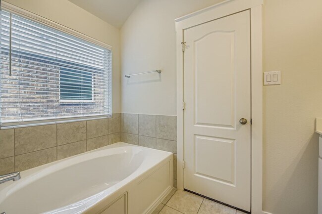 Building Photo - 6132 True Vine Rd