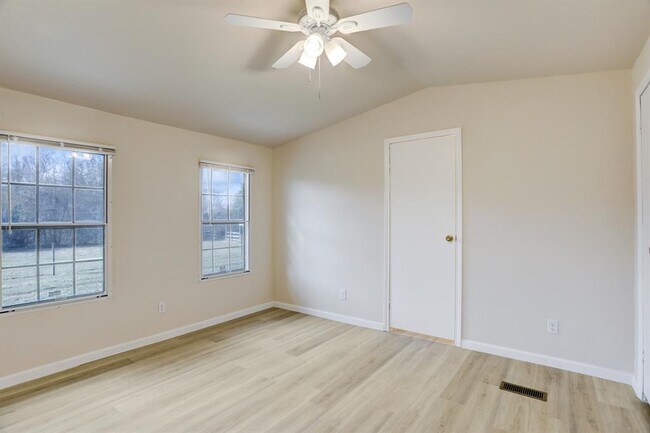 Building Photo - 5806 TX-35