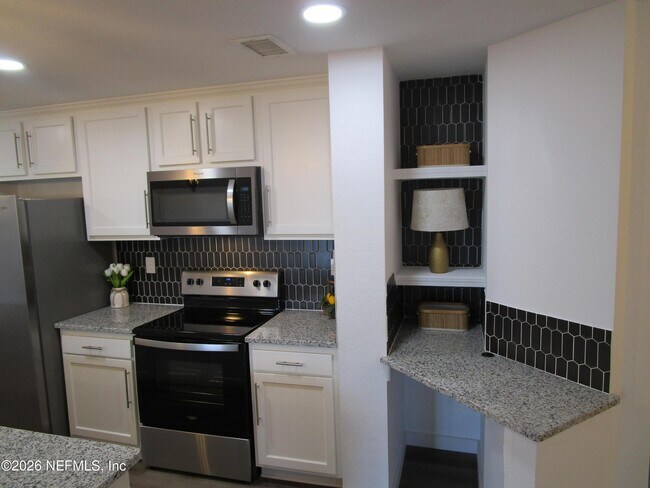 Building Photo - 410 S Villa San Marco Dr