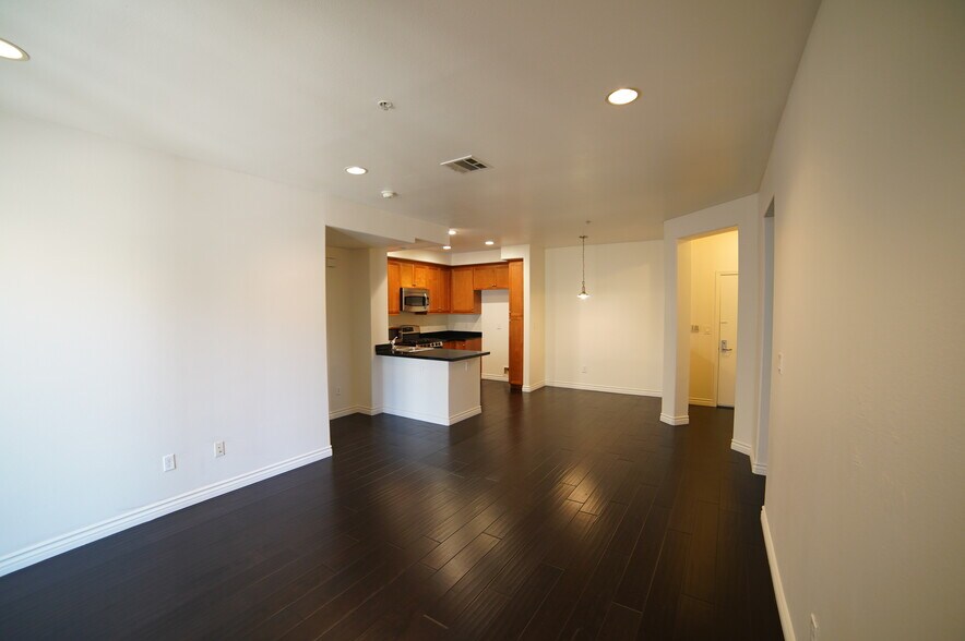 Building Photo - 360 W Avenue 26