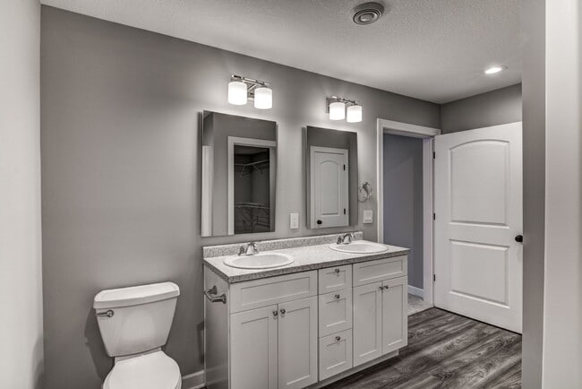 Building Photo - Like New 3 Bedroom Town Home