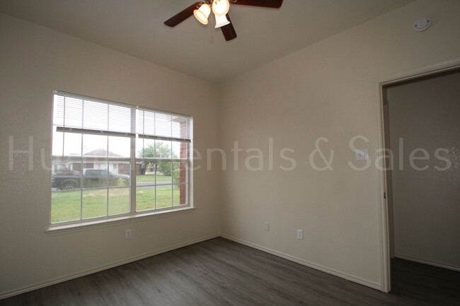 Building Photo - Perfect Four-Bedroom!