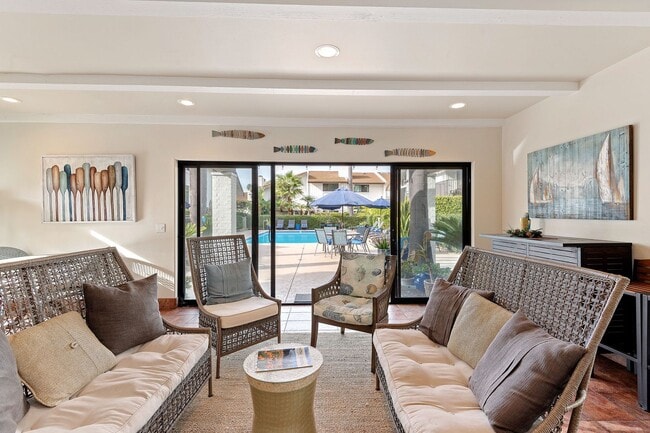 Building Photo - This wonderful East Beach Townhome Awaits!