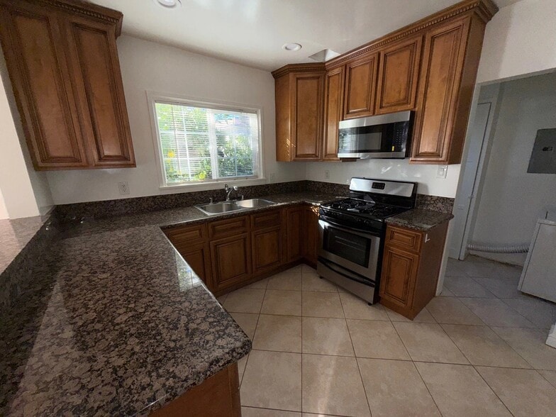 Primary Photo - 14641 Moorpark St