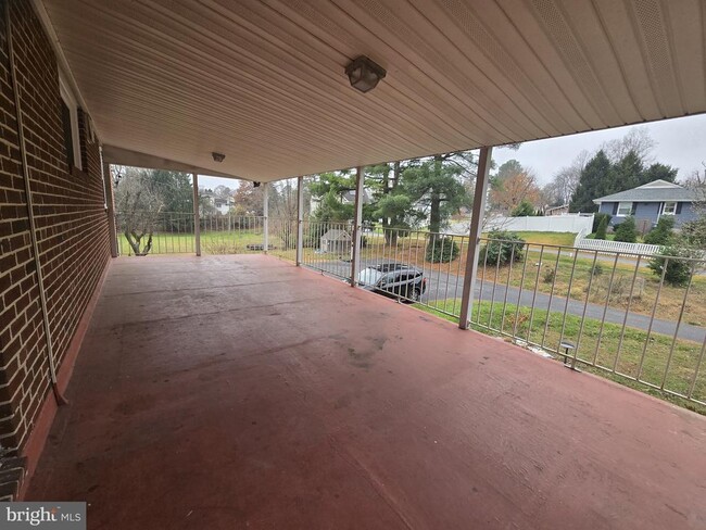 Building Photo - 8109 Valley Ln