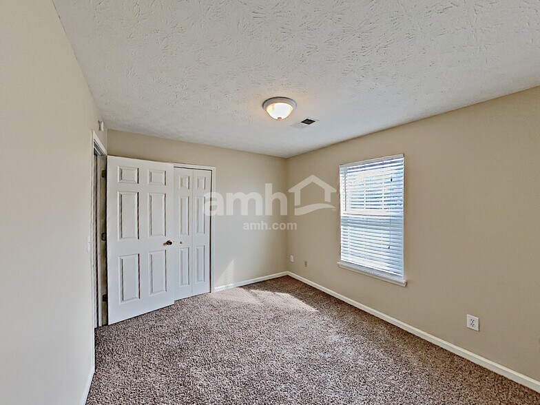 Building Photo - 3052 Lake Park Trail