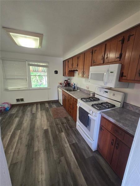 Building Photo - 104 Briar Crest Dr