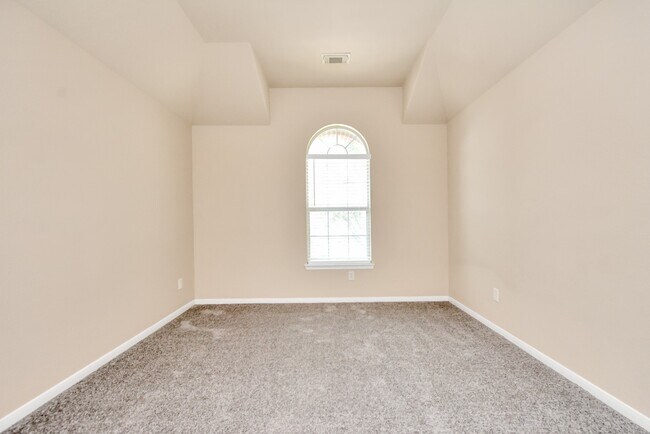 Building Photo - 25206 Hazel Ranch Dr