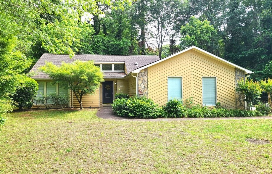 Building Photo - 2228 N Woods Ct