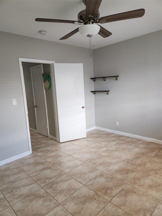 Building Photo - 4521 NE 21st Ave