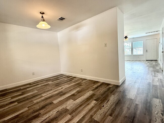 Building Photo - 529 W Metcalfe St