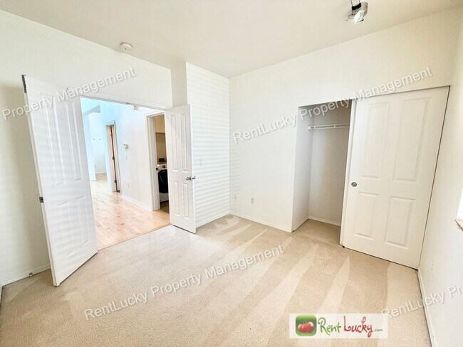 Building Photo - Beautiful 4 Bedroom Home in Lakeland Hills! High Ceilings, Natural Light, and Generous Layout!