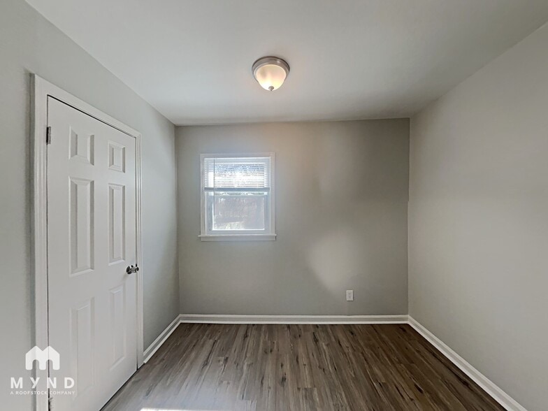 Building Photo - 6345 Oakview Ln