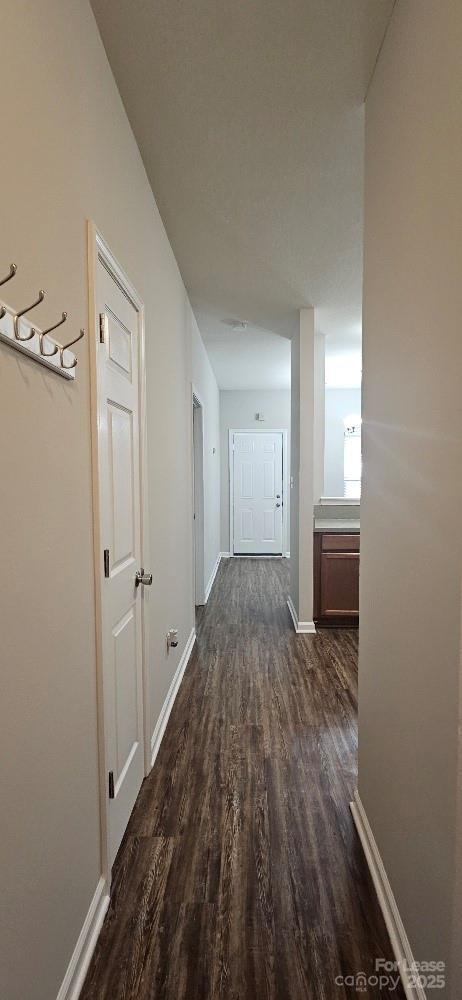Building Photo - 2715 Meadow Knoll Dr