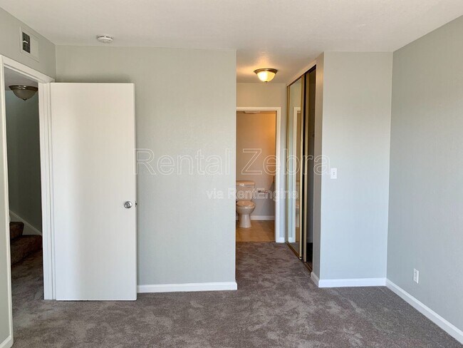 Building Photo - 1592 Ashwood Dr
