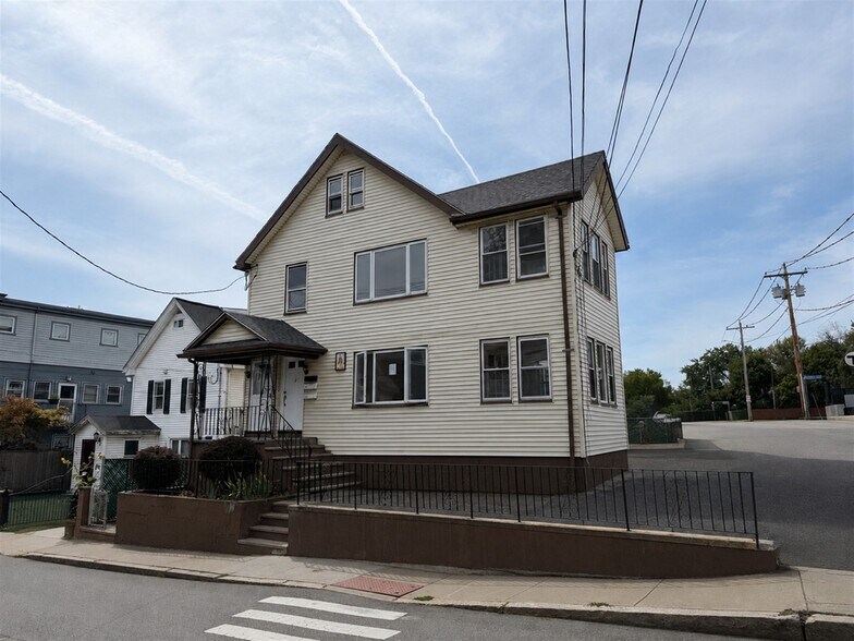 Building Photo - 106 Vernon St
