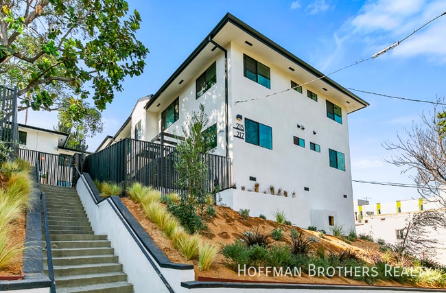 Building Photo - 215 Lucas Ave