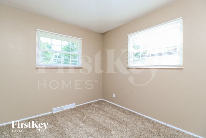 Building Photo - 740 Lilac Dr
