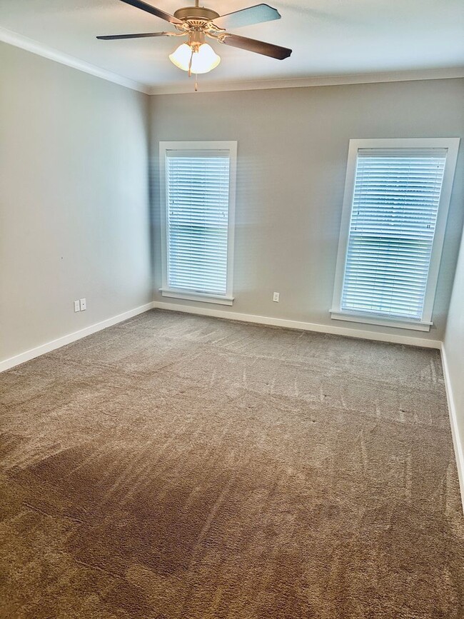 Building Photo - Beautiful Headland Property