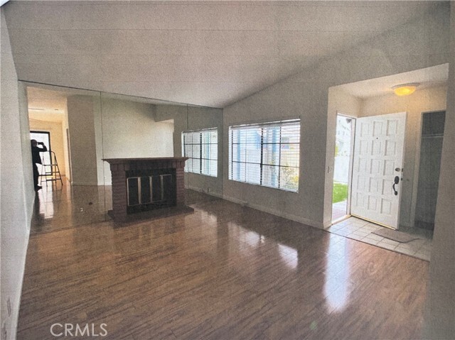 Building Photo - 7 Flaxwood