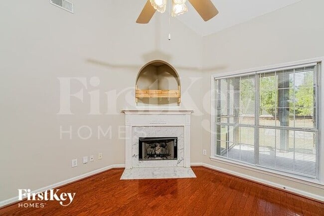 Building Photo - 417 Waterford Dr