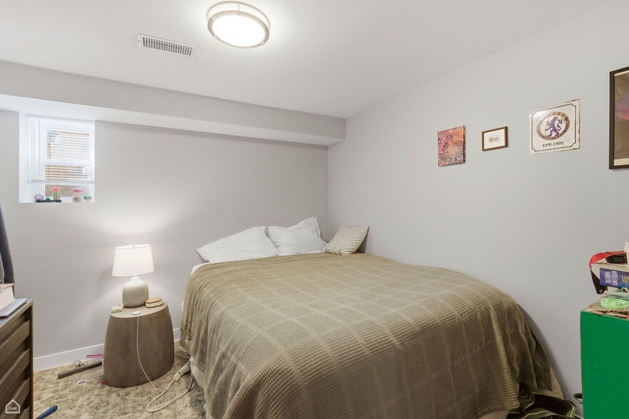 Building Photo - 1104 Dempster St