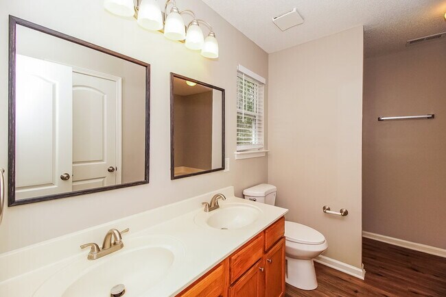 Building Photo - 139 Peterborough Dr