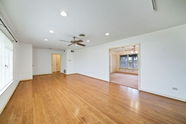 Building Photo - 2BED, 2BATH HOLLYWOOD PARK