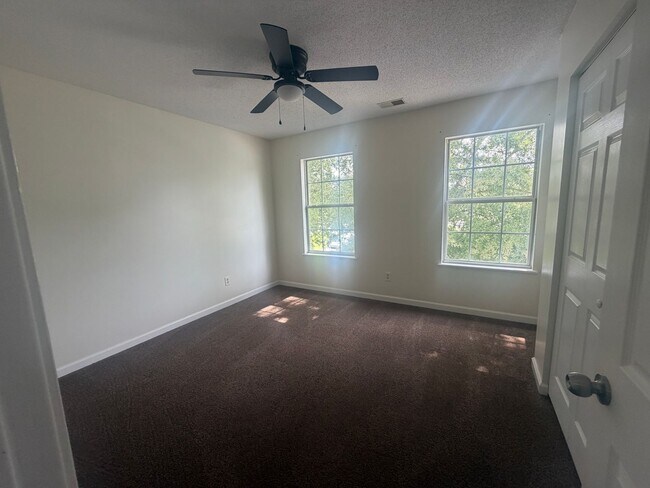 Building Photo - 1755 Polaris Dr