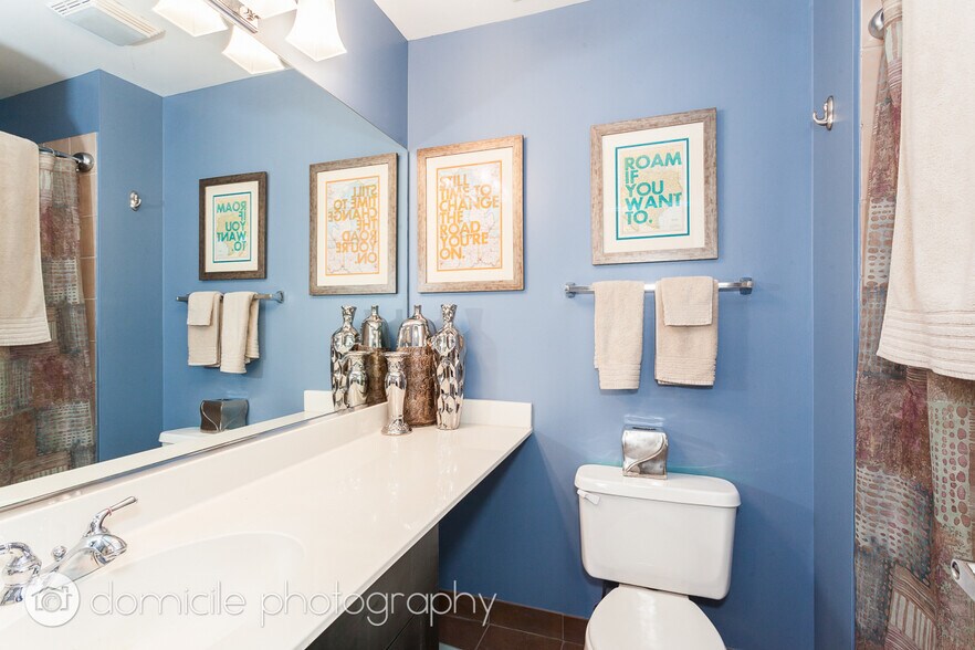 Building Photo - 1735 W Diversey Pkwy