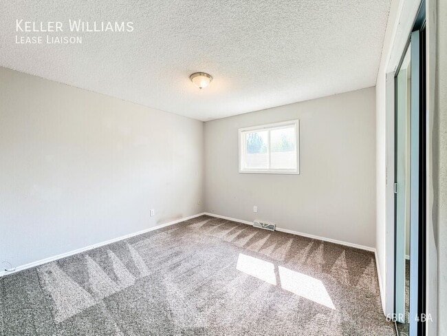 Building Photo - 6990 Snowbird Dr