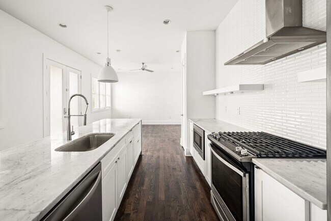 Building Photo - Modern 3BR/3.5BA home in Sylvan Summit, just minutes from downtown!