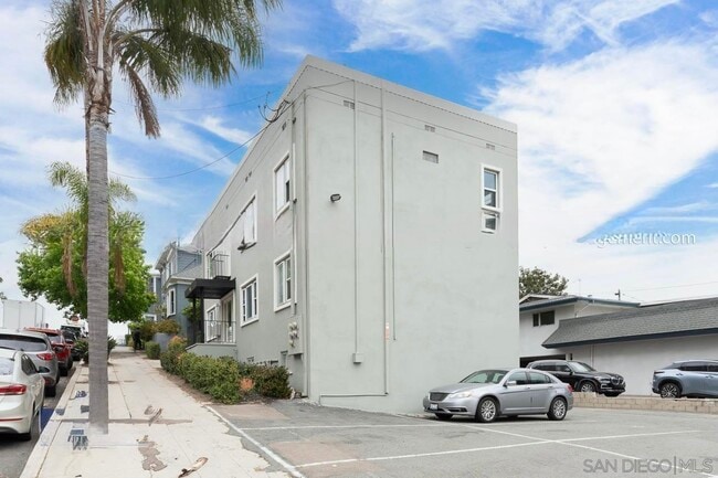 Building Photo - 317 Hawthorn St