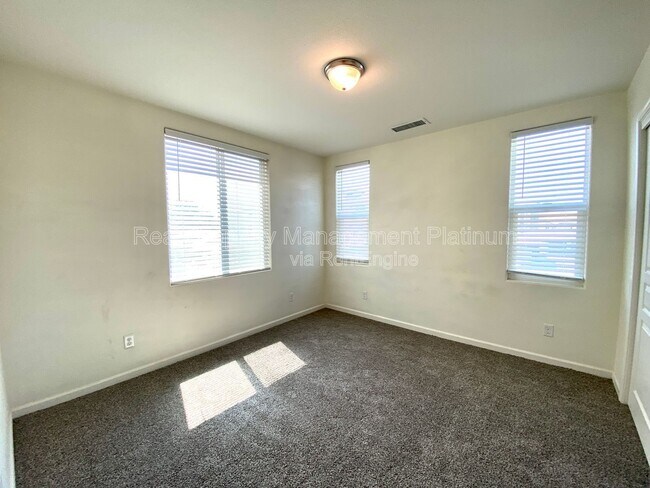 Building Photo - 2534 Mustang Dr