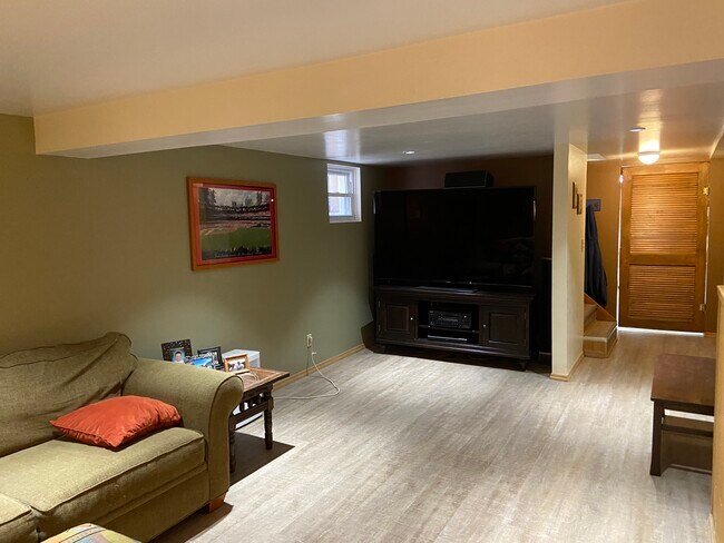 rec room - 7032 Stanford Ave